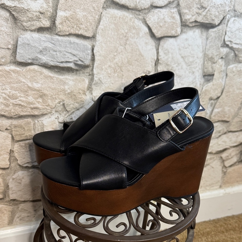 Universal Thread Black and Brown Platform Sandals